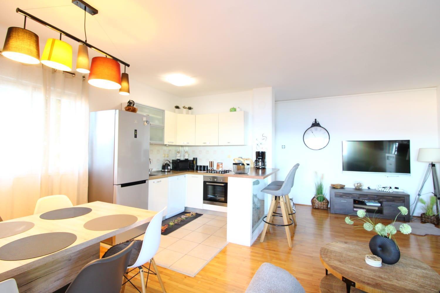 Apartment Becica Omis Exterior photo